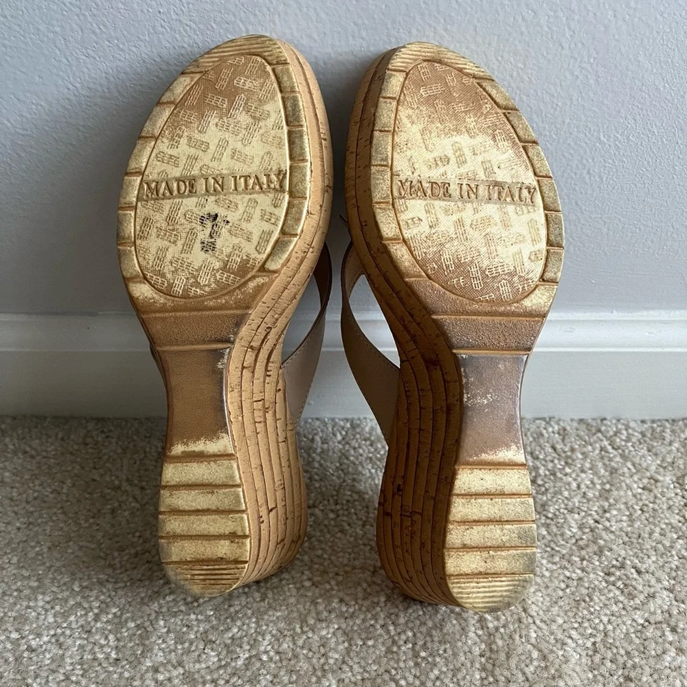 Italian Shoe Makers Wedge Sandal - Picture 3 of 4